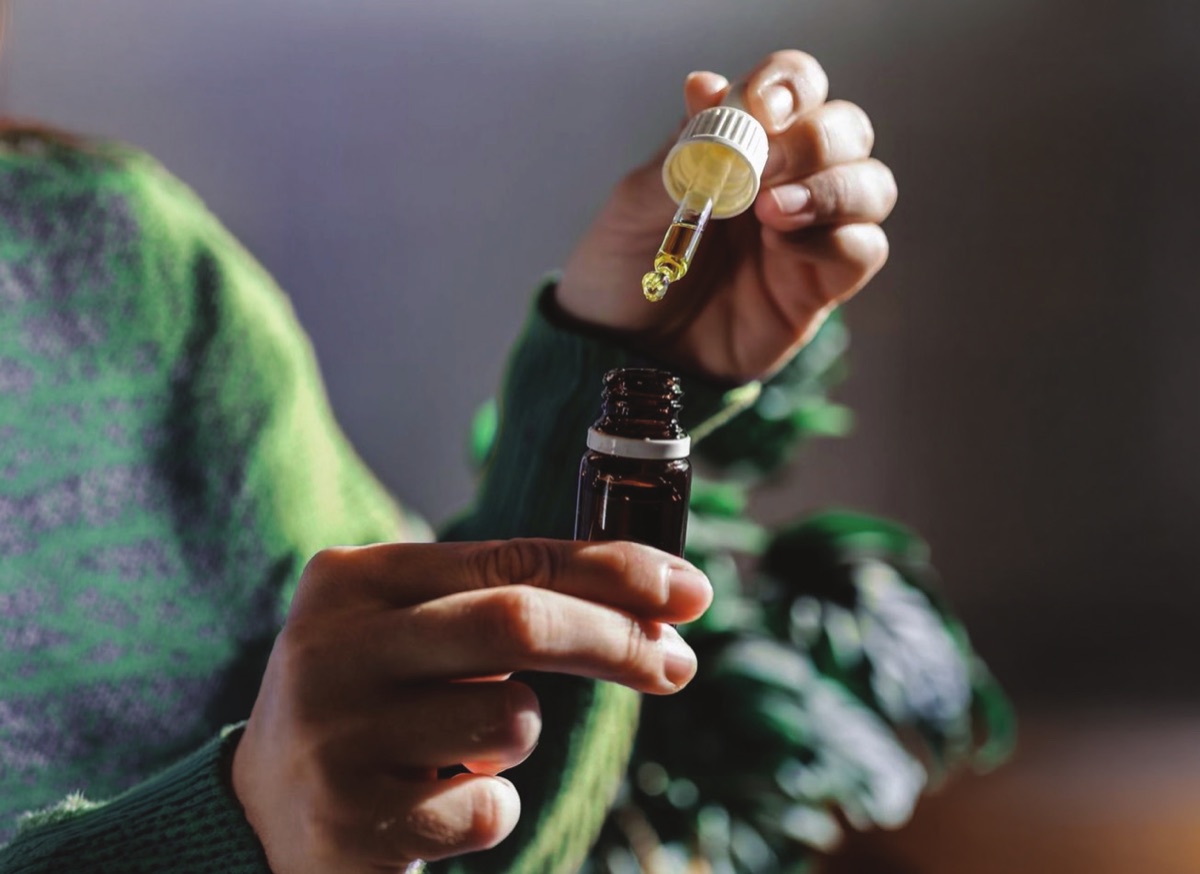 Dropper with cannabinoid oil